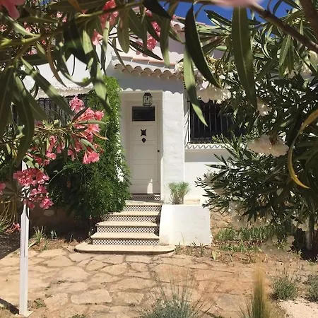 Сasa de vacaciones Maison A 2 Min A Pied De La Plage De La Garonne Le Pradet